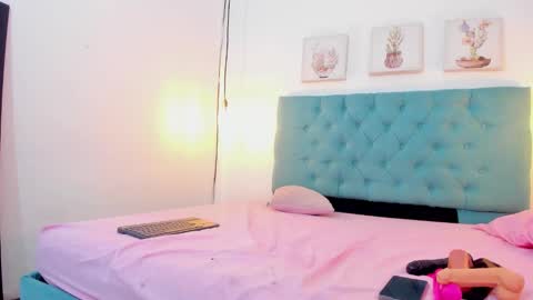 Snapshot of cris_dulce chatting on 22, 10, 2025 cris_dulce online show from 22, 10, 2025