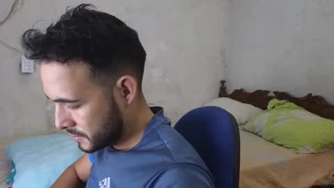 Snapshot of cris_simons chatting on 4, 12, 2024 cris_simons online show from 4, 12, 2024