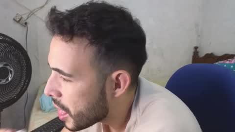 Snapshot of cris_simons chatting on 6, 12, 2024 cris_simons online show from 6, 12, 2024