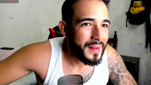 Snapshot of cris_simons chatting on 4, 11, 2025 cris_simons online show from 4, 11, 2025