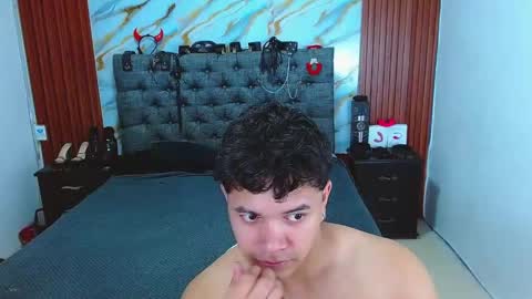 CRISANDMERY online show from 11, 3, 2026