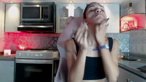 Snapshot of crisozzz chatting on 24, 3, 2026 Cristina Onazis online show from 24, 3, 2026