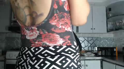 Snapshot of crisozzz chatting on 23, 4, 2026 Cristina Onazis online show from 23, 4, 2026