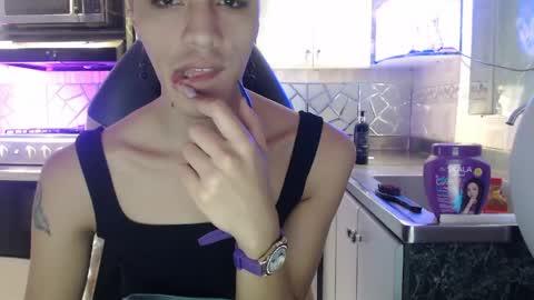 Snapshot of crisozzz chatting on 26, 4, 2026 Cristina Onazis online show from 26, 4, 2026