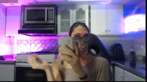 Snapshot of crisozzz chatting on 14, 5, 2026 Cristina Onazis online show from 14, 5, 2026