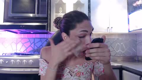 Snapshot of crisozzz chatting on 25, 5, 2026 Cristina Onazis online show from 25, 5, 2026