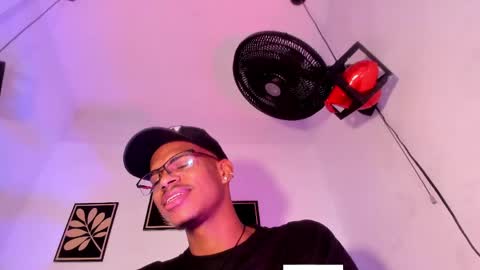 criss_zuri online show from 11, 5, 2026