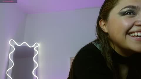 Snapshot of crisstal_tay chatting on 1, 10, 2025 Cris online show from 1, 10, 2025