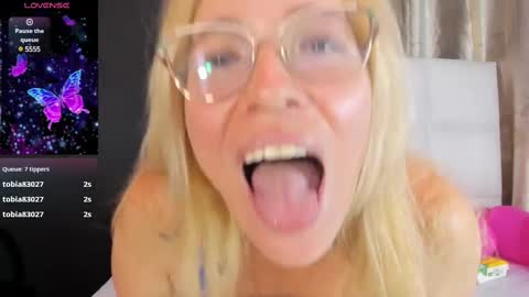 Snapshot of cristal_bons chatting on 9, 2, 2025 Cristal online show from 9, 2, 2025