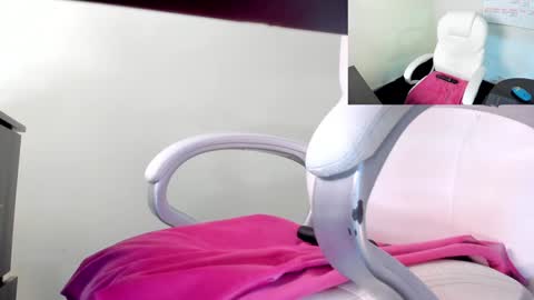 Snapshot of cristal_princess_ chatting on 4, 1, 2025 Cristal online show from 4, 1, 2025