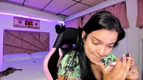 Snapshot of cristal_smith20 chatting on 27, 4, 2026 cristal_smith20 online show from 27, 4, 2026