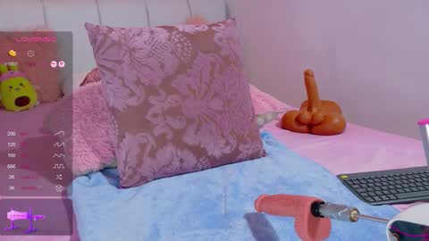 Snapshot of cristal_subin69 chatting on 22, 10, 2025 STEFANYIG cristalsubin online show from 22, 10, 2025
