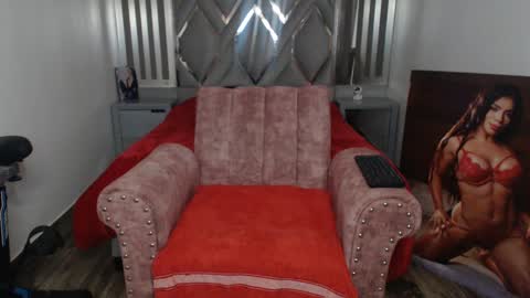 Snapshot of cristalbeautiful1 chatting on 8, 3, 2025 Natalie                      online show from 8, 3, 2025