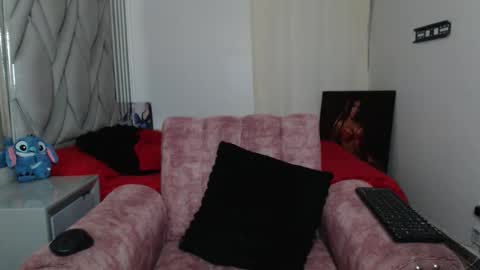 Snapshot of cristalbeautiful1 chatting on 4, 10, 2025 Natalie                      online show from 4, 10, 2025