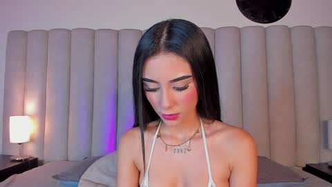 Nicole  Connection time 220pm-910pmCol online show from 12, 12, 2024
