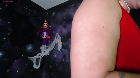 Cristal de Leon online show from 15, 10, 2025