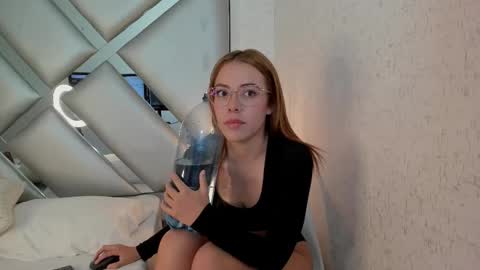 Snapshot of cristalevans_vc chatting on 24, 10, 2025 cristalevans_vc online show from 24, 10, 2025