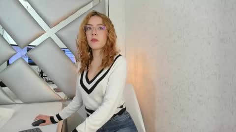 cristalevans_vc online show from 28, 10, 2025