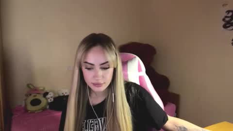 Snapshot of cristenvrias chatting on 18, 3, 2026 Cristen online show from 18, 3, 2026