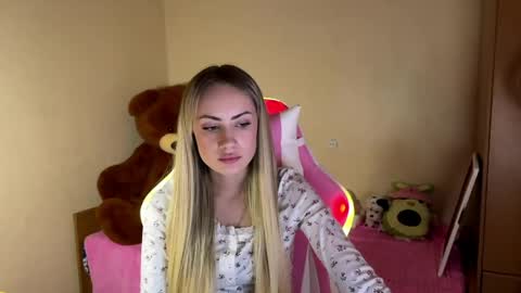 Snapshot of cristenvrias chatting on 21, 3, 2026 Cristen online show from 21, 3, 2026