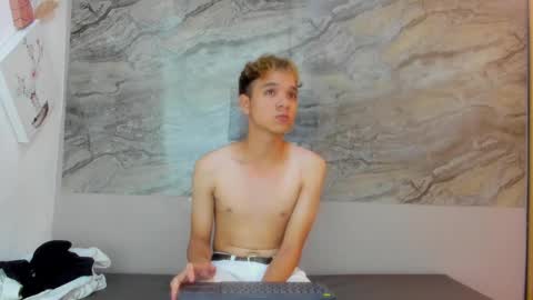 Snapshot of cristhian_cody chatting on 4, 10, 2025 Cristhian online show from 4, 10, 2025