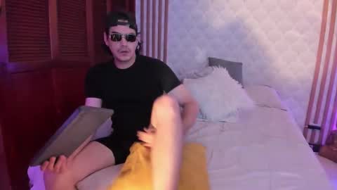 Snapshot of cristianblaze_pamelareal chatting on 15, 12, 2025 Cris Pame online show from 15, 12, 2025