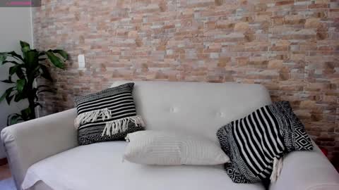 Snapshot of cristina_fernando chatting on 13, 12, 2024 soycriss online show from 13, 12, 2024