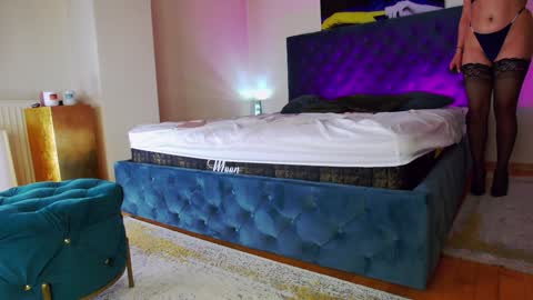 CristinaVinci online show from 28, 1, 2025