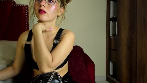 Snapshot of cristinsmith chatting on 19, 3, 2026 Cristin online show from 19, 3, 2026