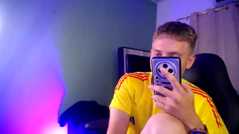 cristopher_2004 online show from 19, 6, 2026