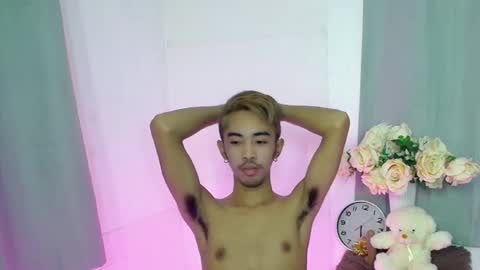 Snapshot of crocodale chatting on 27, 10, 2025 crocodale online show from 27, 10, 2025