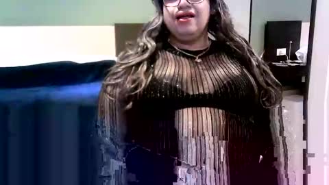 Snapshot of crossdresser64 chatting on 29, 10, 2025 Linda Cross online show from 29, 10, 2025