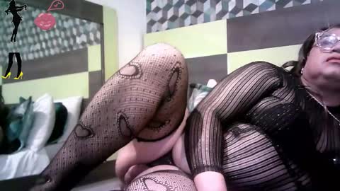 Snapshot of crossdresser64 chatting on 6, 11, 2025 Linda Cross online show from 6, 11, 2025