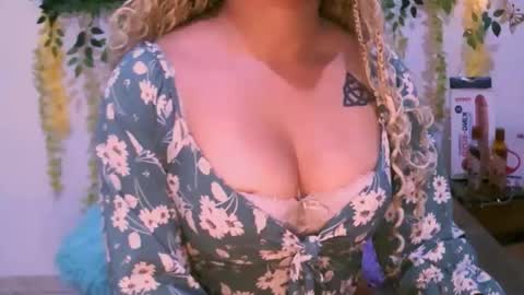 Snapshot of crysrus chatting on 5, 12, 2025 crysrus online show from 5, 12, 2025