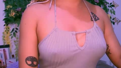 Snapshot of crysrus chatting on 21, 12, 2025 crysrus online show from 21, 12, 2025