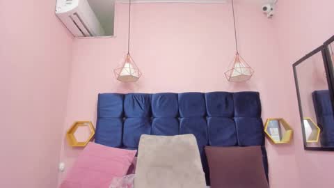 Snapshot of crystal_butterfly1 chatting on 14, 11, 2025 crystal_butterfly1 online show from 14, 11, 2025