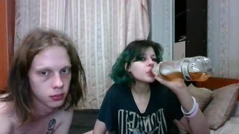 Snapshot of crystal_porn_love chatting on 4, 3, 2025 Crystal and Marcl online show from 4, 3, 2025