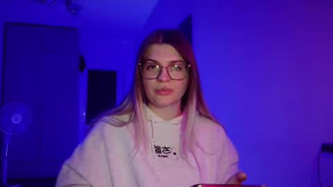 crystalblush01 online show from 30, 4, 2026