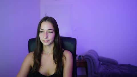 Crystalbrunette18 online show from 28, 6, 2026