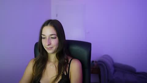 Crystalbrunette18 online show from 7, 7, 2026