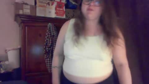 Snapshot of crystalizzzee chatting on 5, 3, 2025 Herekittykitty69 online show from 5, 3, 2025