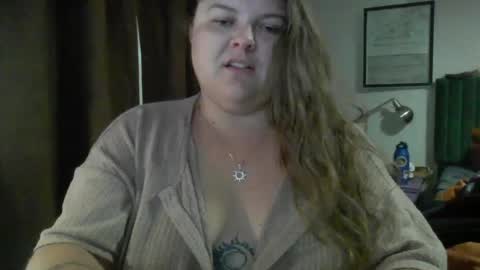 Snapshot of crystalizzzee chatting on 17, 9, 2025 Herekittykitty69 online show from 17, 9, 2025
