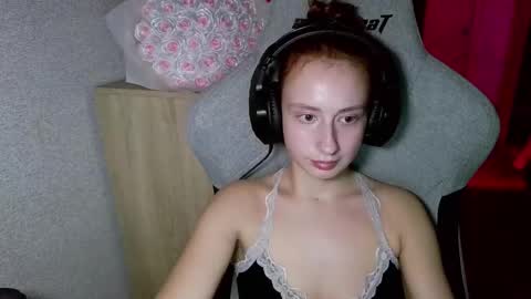 Snapshot of crystallkris chatting on 4, 1, 2025 Kristina online show from 4, 1, 2025