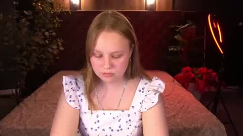 crystallpaws_ online show from 9, 6, 2026