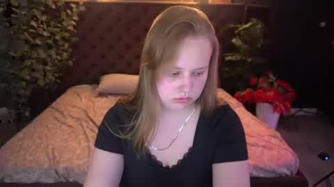 crystallpaws_ online show from 24, 6, 2026