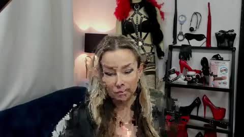 Snapshot of crystalxohotty chatting on 5, 1, 2025 CrystalHotty online show from 5, 1, 2025