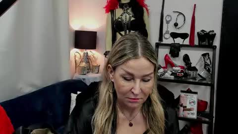 Snapshot of crystalxohotty chatting on 25, 2, 2025 CrystalHotty online show from 25, 2, 2025