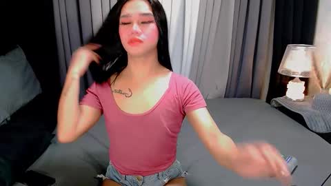 Snapshot of crytastal_lust1212 chatting on 28, 10, 2025 bea takashi  online show from 28, 10, 2025