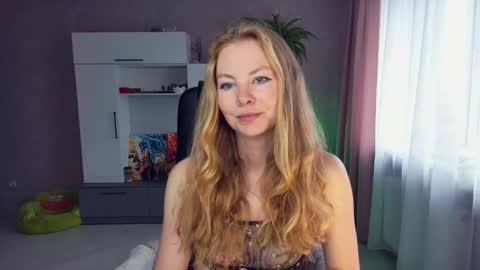 Snapshot of cuddle_kitten chatting on 19, 10, 2025 Alexia online show from 19, 10, 2025