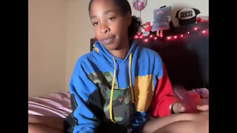 Snapshot of cum2charmxx chatting on 11, 10, 2025 cum2charmxx online show from 11, 10, 2025